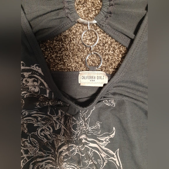 Shirt with. Cute back - Picture 2 of 4